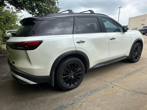 Majestic White/Black Obsidian 2023 INFINITI QX60 AUTOGRAPH