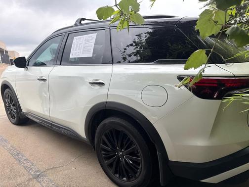 Majestic White/Black Obsidian 2023 INFINITI QX60 AUTOGRAPH