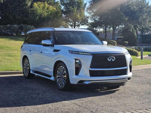 2025 INFINITI QX80 Luxe