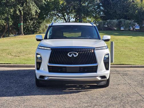2025 INFINITI QX80 Luxe