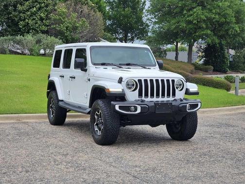 Bright White Clearcoat 2018 Jeep Wrangler Unlimited Sahara