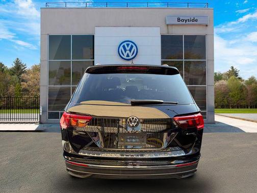 Deep Black Pearl 2022 Volkswagen Tiguan 2.0T S 4MOTION
