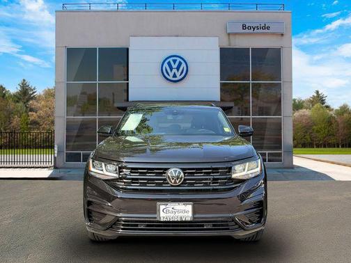 Deep Black 2023 Volkswagen Atlas Cross Sport 2.0T SEL