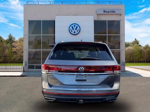 Platinum Gray Metallic 2024 Volkswagen Atlas 2.0T SE w/Technology 4MOTION