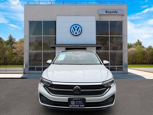 Opal White Pearl Effect 2023 Volkswagen Jetta 1.5T SE