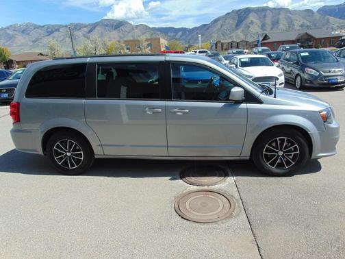 Gray 2018 Dodge Grand Caravan GT