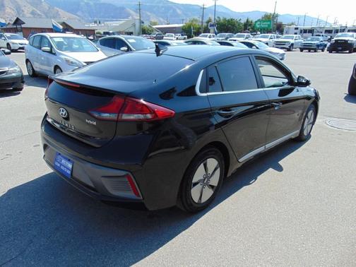 2021 Hyundai IONIQ Hybrid SE