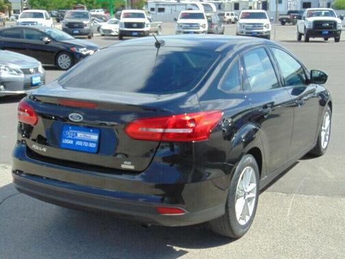 Photo 5 of 25 of 2018 Ford Focus SE