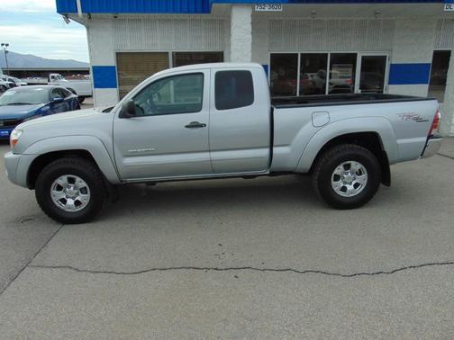 Silver 2005 Toyota Tacoma Access Cab