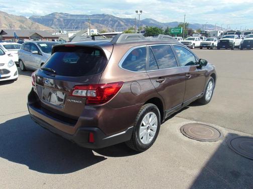 2019 Subaru Outback 2.5i