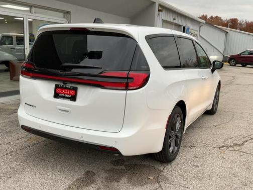 2026 Chrysler Pacifica L