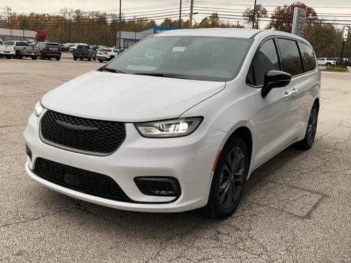 2026 Chrysler Pacifica L