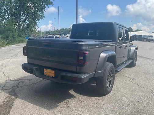 Granite Crystal Metallic Clearcoat 2024 Jeep Gladiator Sport S
