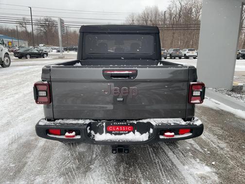 Granite Crystal Metallic Clearcoat 2026 Jeep Gladiator Rubicon