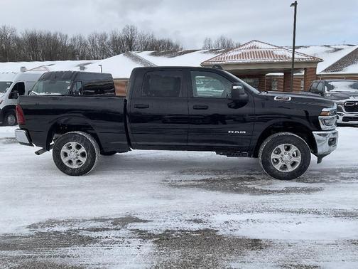 Diamond Black Crystal Pearlcoat 2026 RAM 2500 Big Horn Crew Cab 4x4 6'4' Box