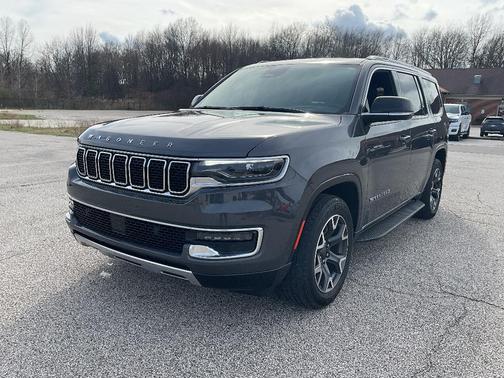 Baltic Gray Metallic Clearcoat 2023 Jeep Wagoneer Series III 4x4
