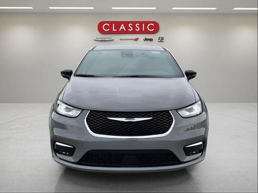 2025 Chrysler Pacifica L