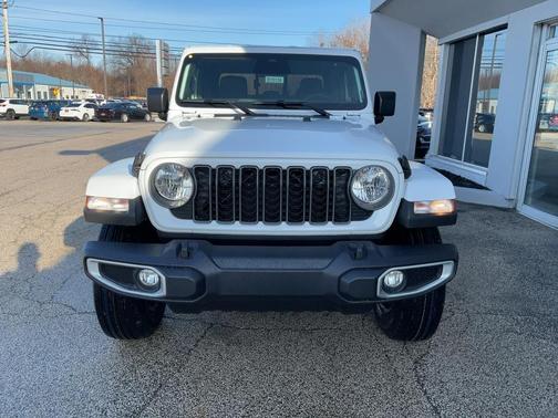 2026 Jeep Gladiator Sahara 4x4