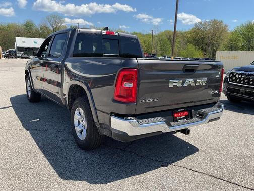 Granite Crystal Metallic Clearcoat 2026 RAM 1500 Big Horn/Lone Star