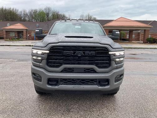 Ceramic Gray Clearcoat 2026 RAM 2500 Laramie Crew Cab 4x4 6'4' Box