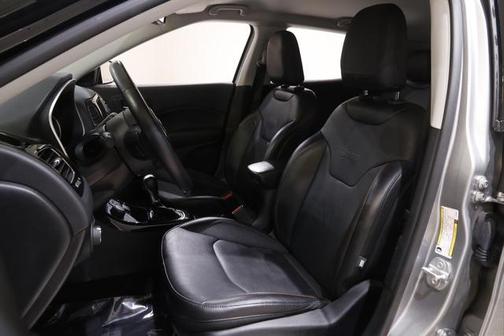 Photo 5 of 21 of 2020 Jeep Compass Limited