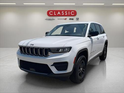 2023 Jeep Grand Cherokee Laredo 4x4