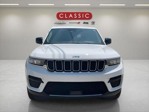 2023 Jeep Grand Cherokee Laredo 4x4