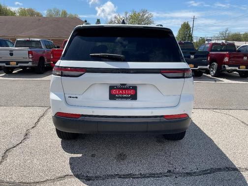 Bright White Clearcoat 2026 Jeep Grand Cherokee Limited