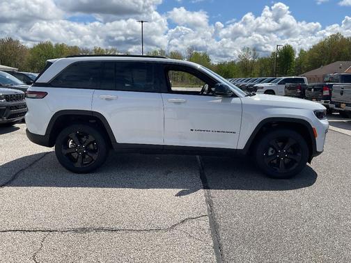 Bright White Clearcoat 2026 Jeep Grand Cherokee Limited