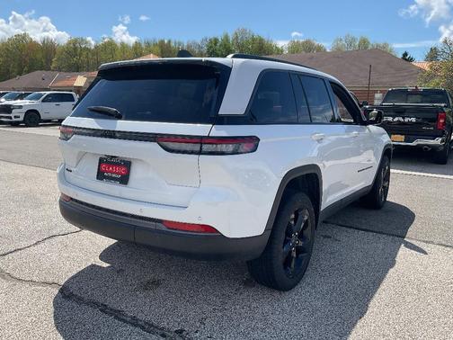 Bright White Clearcoat 2026 Jeep Grand Cherokee Limited