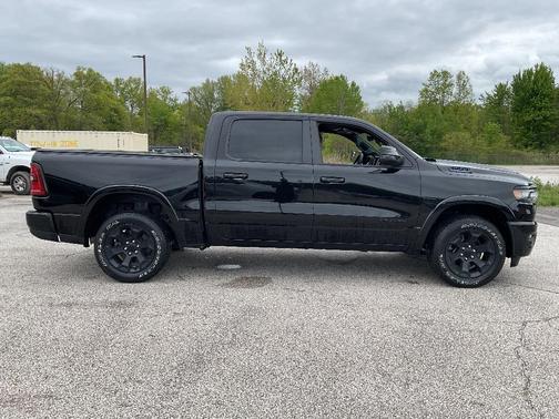 Diamond Black Crystal Pearlcoat 2025 RAM 1500 Big Horn/Lone Star