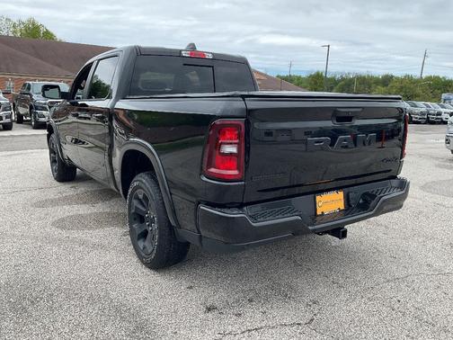 Diamond Black Crystal Pearlcoat 2025 RAM 1500 Big Horn/Lone Star
