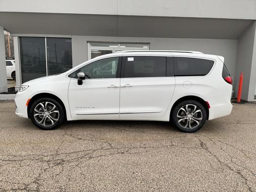 2026 Chrysler Pacifica L