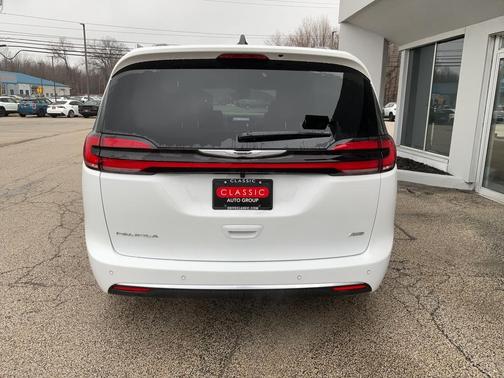 2026 Chrysler Pacifica L