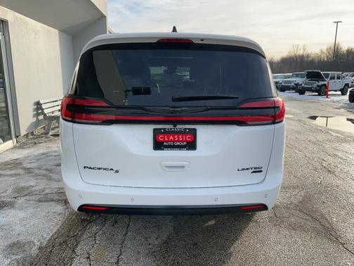 Bright White Clearcoat 2026 Chrysler Pacifica Limited