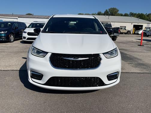 2026 Chrysler Pacifica L