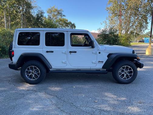 Bright White Clearcoat 2027 Jeep Wrangler Sport S