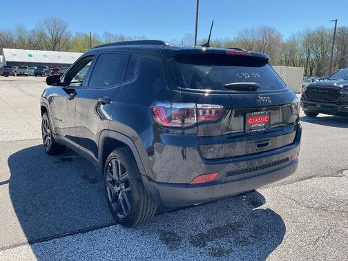 Diamond Black Crystal Pearlcoat 2026 Jeep Compass Limited