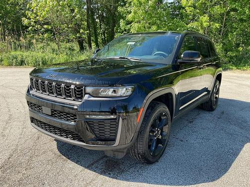 Diamond Black Crystal Pearlcoat 2026 Jeep Grand Cherokee Limited