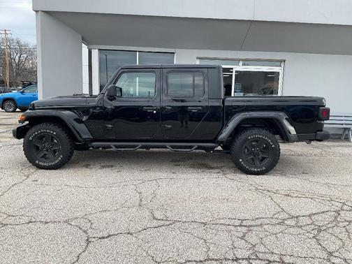 Black Clearcoat 2022 Jeep Gladiator Sport S