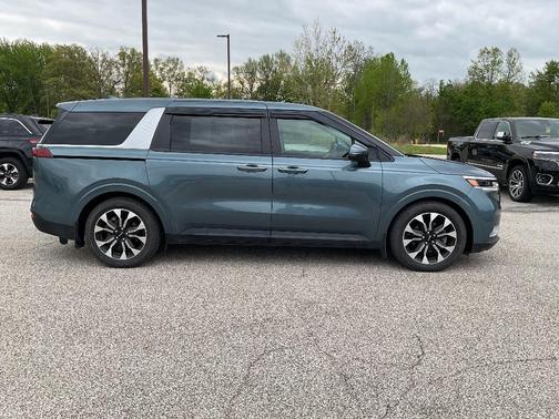 Astra Blue 2022 Kia Carnival EX