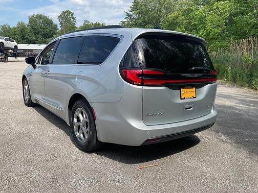 Silver Mist Clearcoat 2023 Chrysler Pacifica Limited