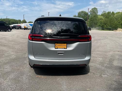 Silver Mist Clearcoat 2023 Chrysler Pacifica Limited
