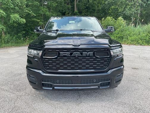 Diamond Black Crystal Pearlcoat 2026 RAM 1500 Big Horn/Lone Star
