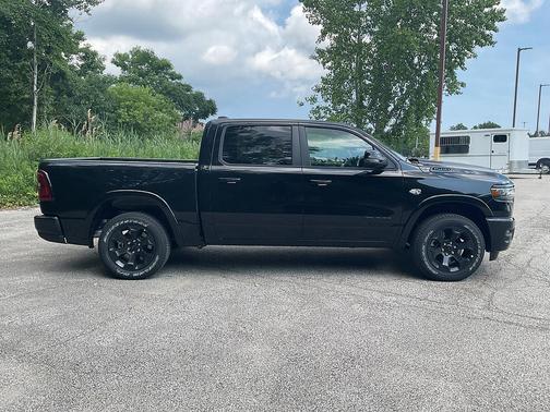 Diamond Black Crystal Pearlcoat 2026 RAM 1500 Big Horn/Lone Star
