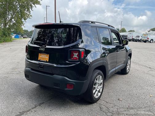 Black Clearcoat 2023 Jeep Renegade Latitude