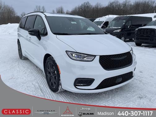 Bright White Clearcoat 2026 Chrysler Pacifica Limited
