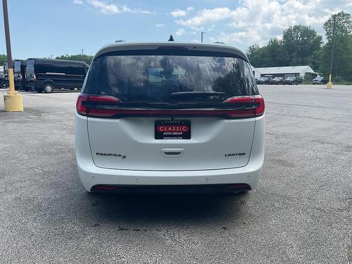 Bright White Clearcoat 2026 Chrysler Pacifica Limited