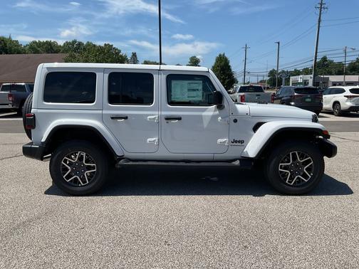 2025 Jeep Wrangler 4-Door Sahara 4x4
