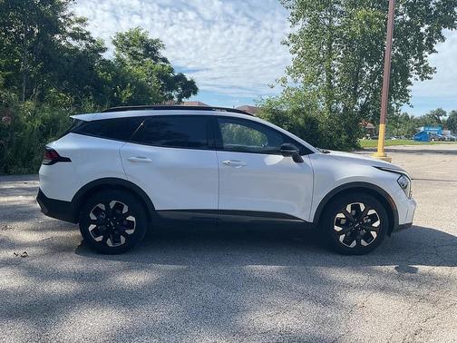 Glacial White Pearl 2023 Kia Sportage X-Line